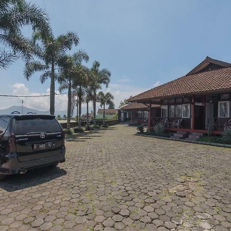 Hotel Reddoorz @ Maribaya Street Lembang Zewnętrze zdjęcie